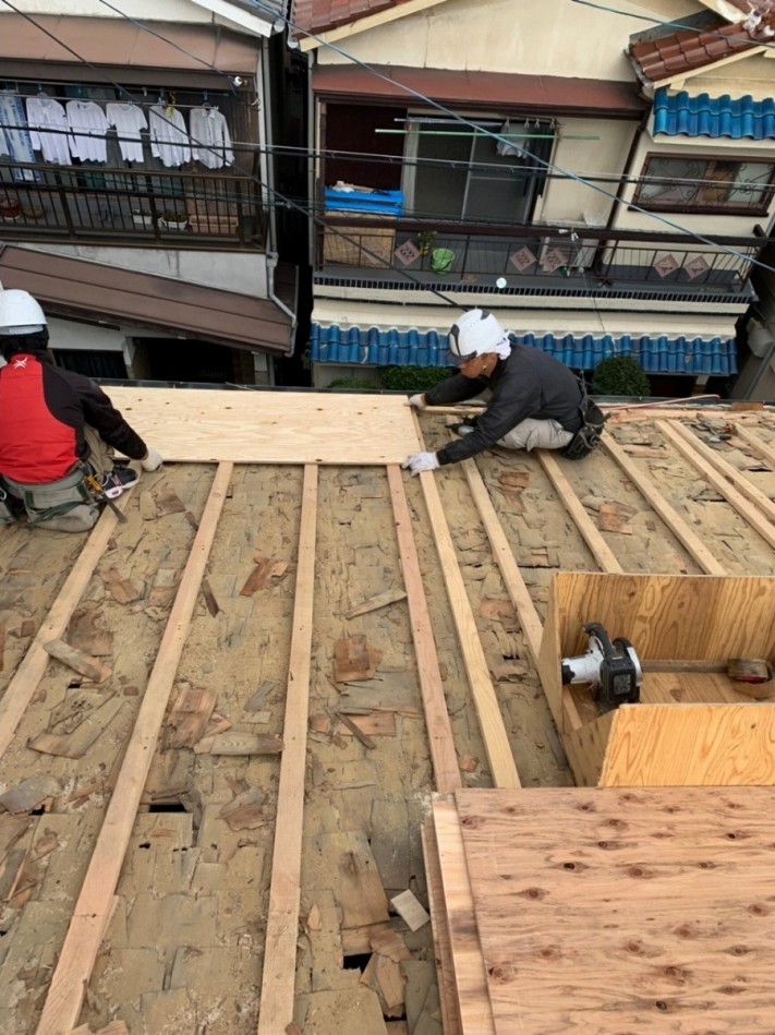 屋根下地つくり