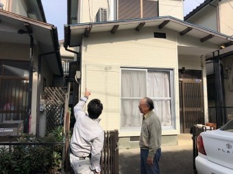 外の色合わせ風景