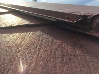 棟板金の捲れ