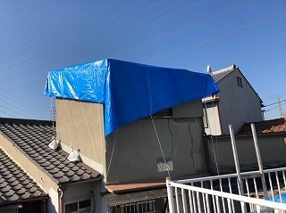 雨漏れの補修作業