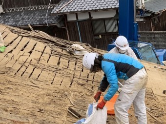 屋根下地の掃除