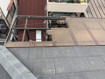割れた波板