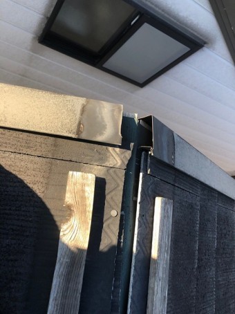棟板金の破損