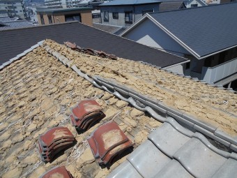 屋根瓦の解体
