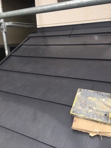 下屋根の屋根カバー工法が完了