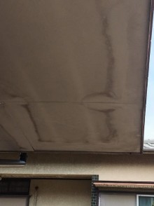 軒天井雨染み