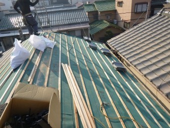 屋根下地造り