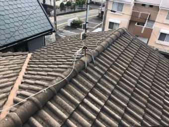 劣化したムニエル瓦