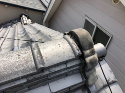漆喰剥がれた鬼瓦