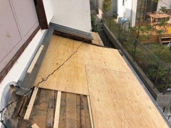 新たに合板を貼り下地つくり