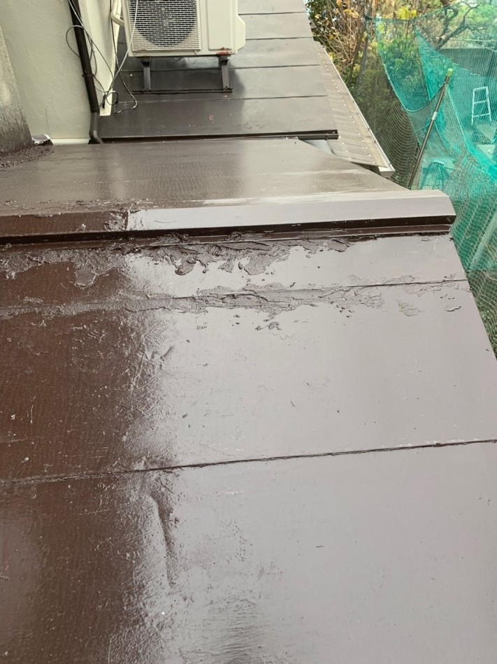 屋根下屋根