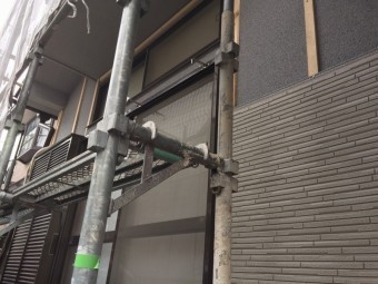 サイディング貼り付け