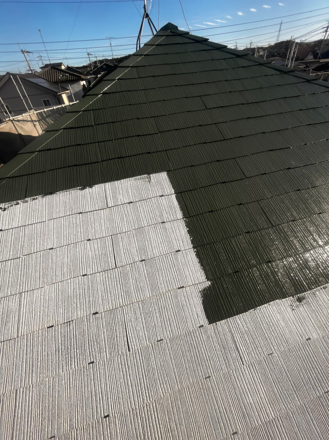 近江八幡市　スレート屋根　遮熱塗装　中塗り