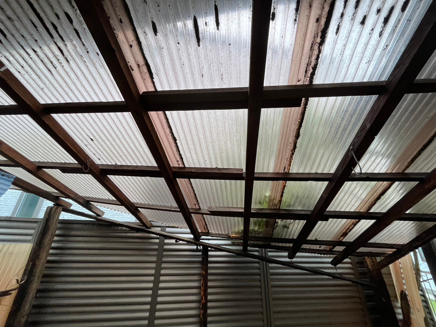 大津市で木テラスの解体とテラス屋根新設のご相談で無料お見積り