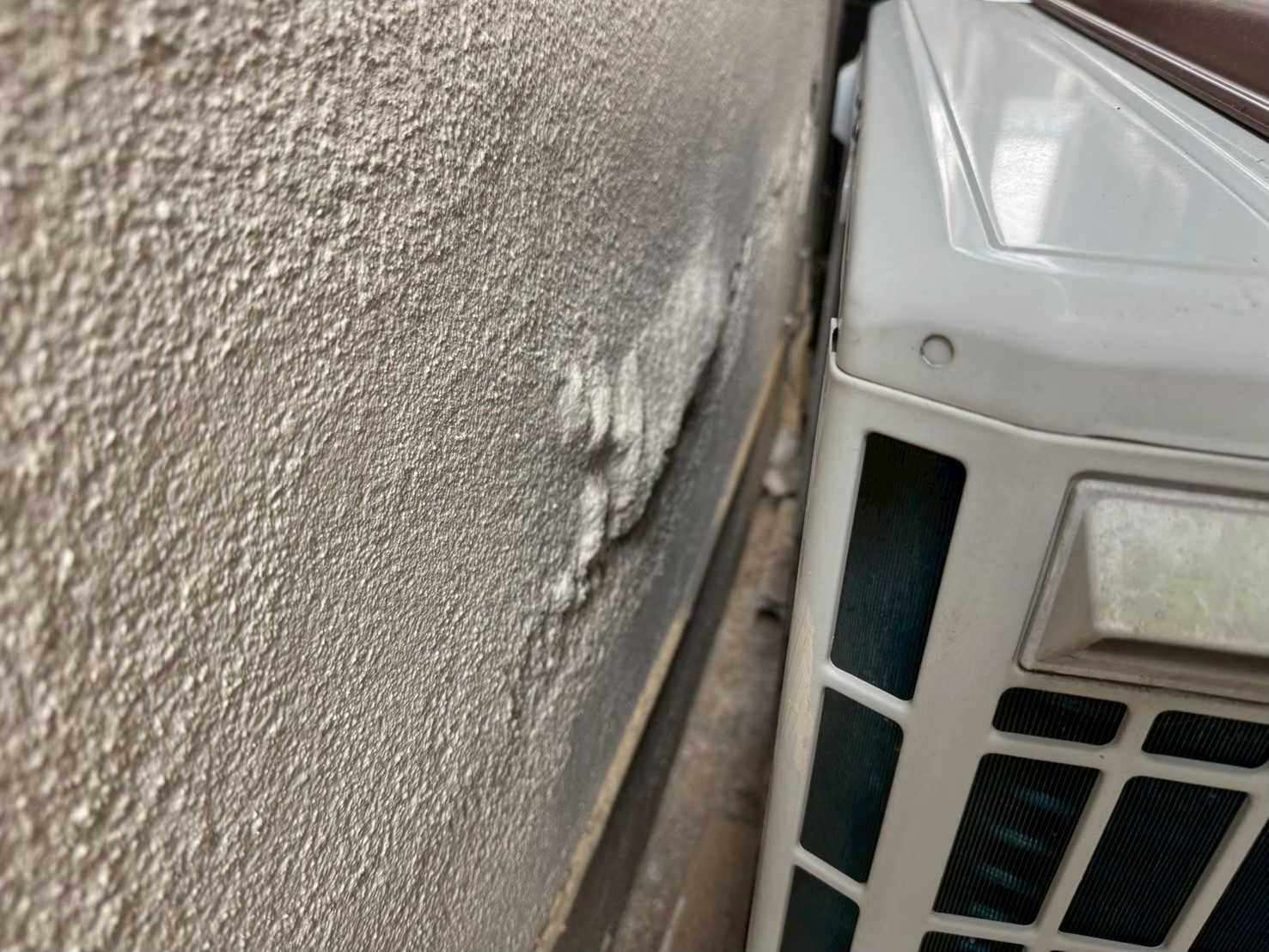 外壁の膨れと剥離