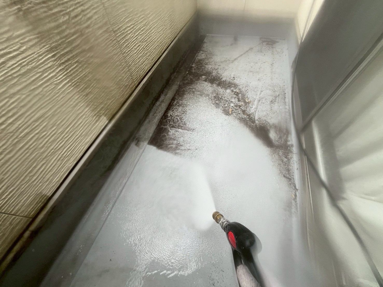 ベランダ床の洗浄