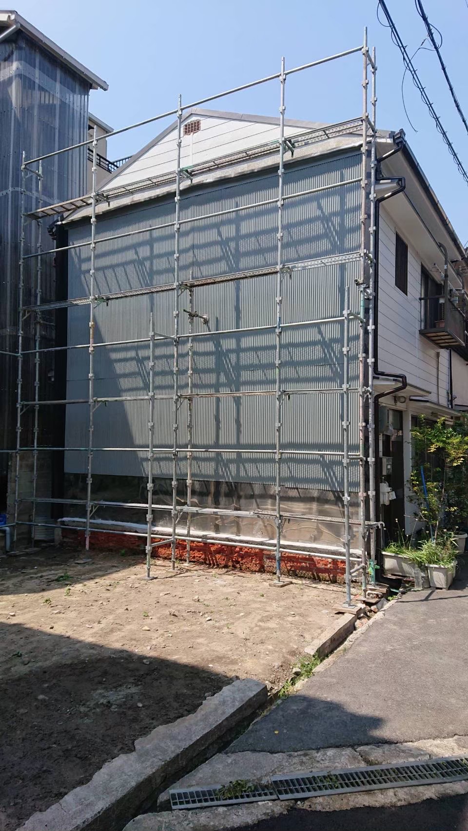 足場設置と作業準備