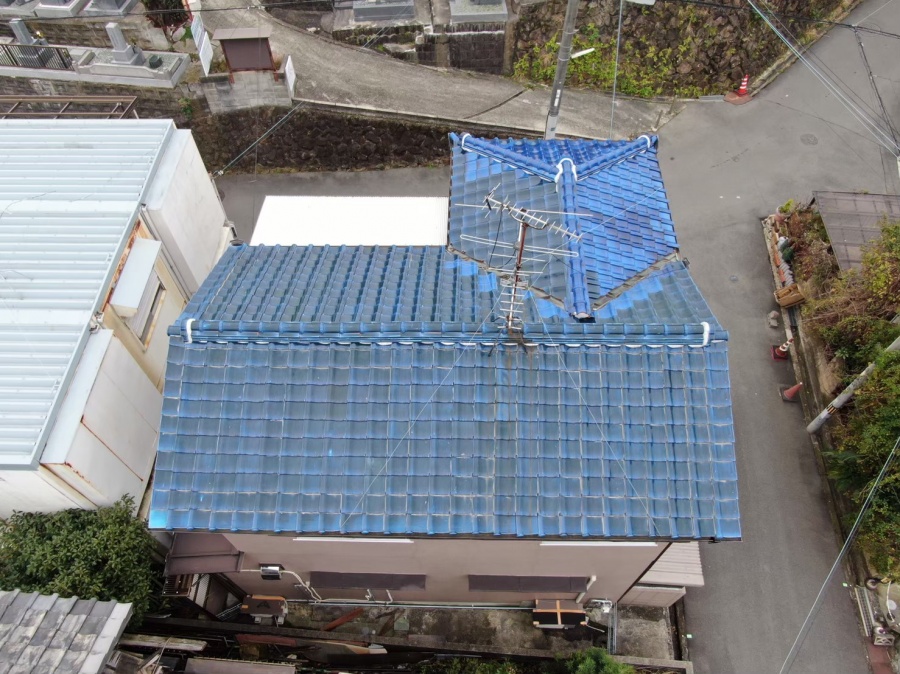 大津市で雨漏りを修繕するために屋根リフォームを実施中の家に来ました。
