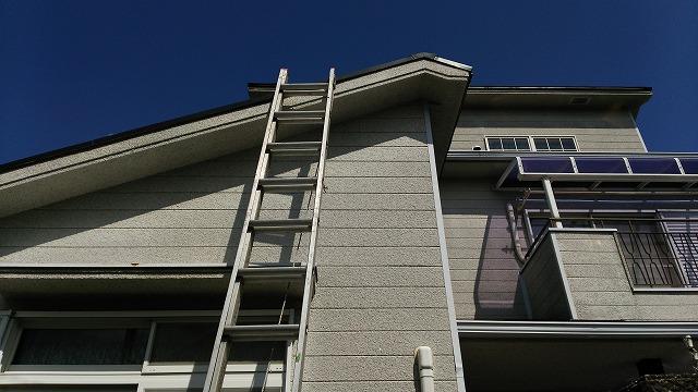 屋根の塗装の現場調査