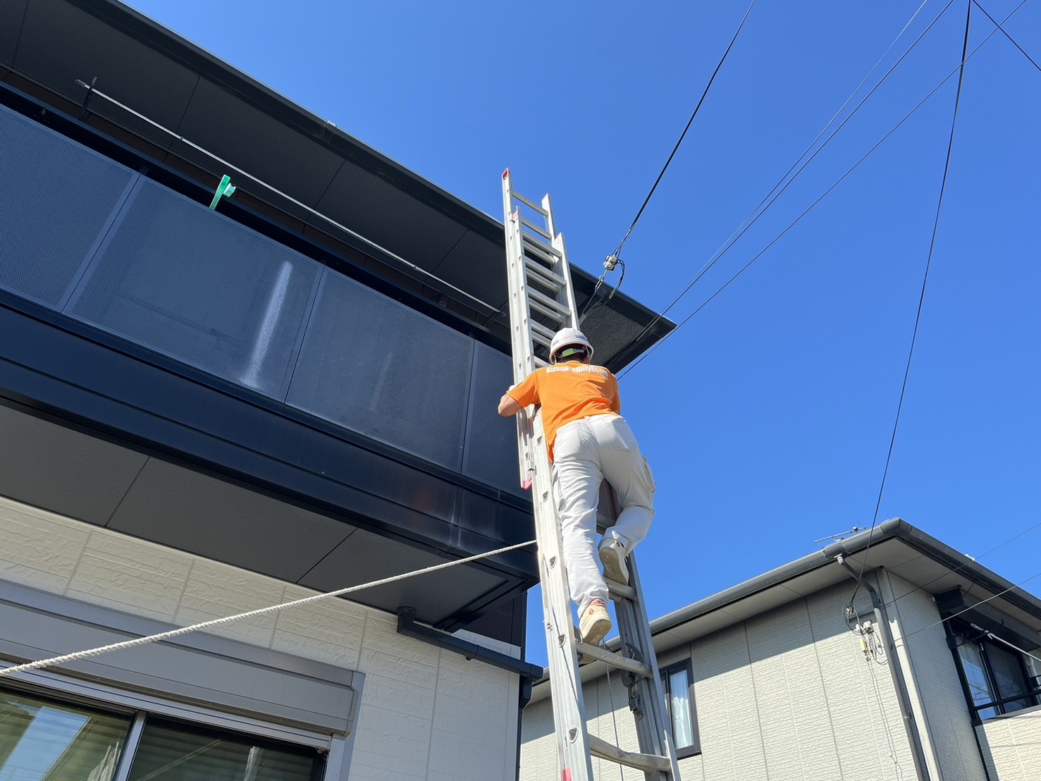 大津市で瓦屋根の雨樋交換後のアフターメンテナンスと漆喰点検に来ました