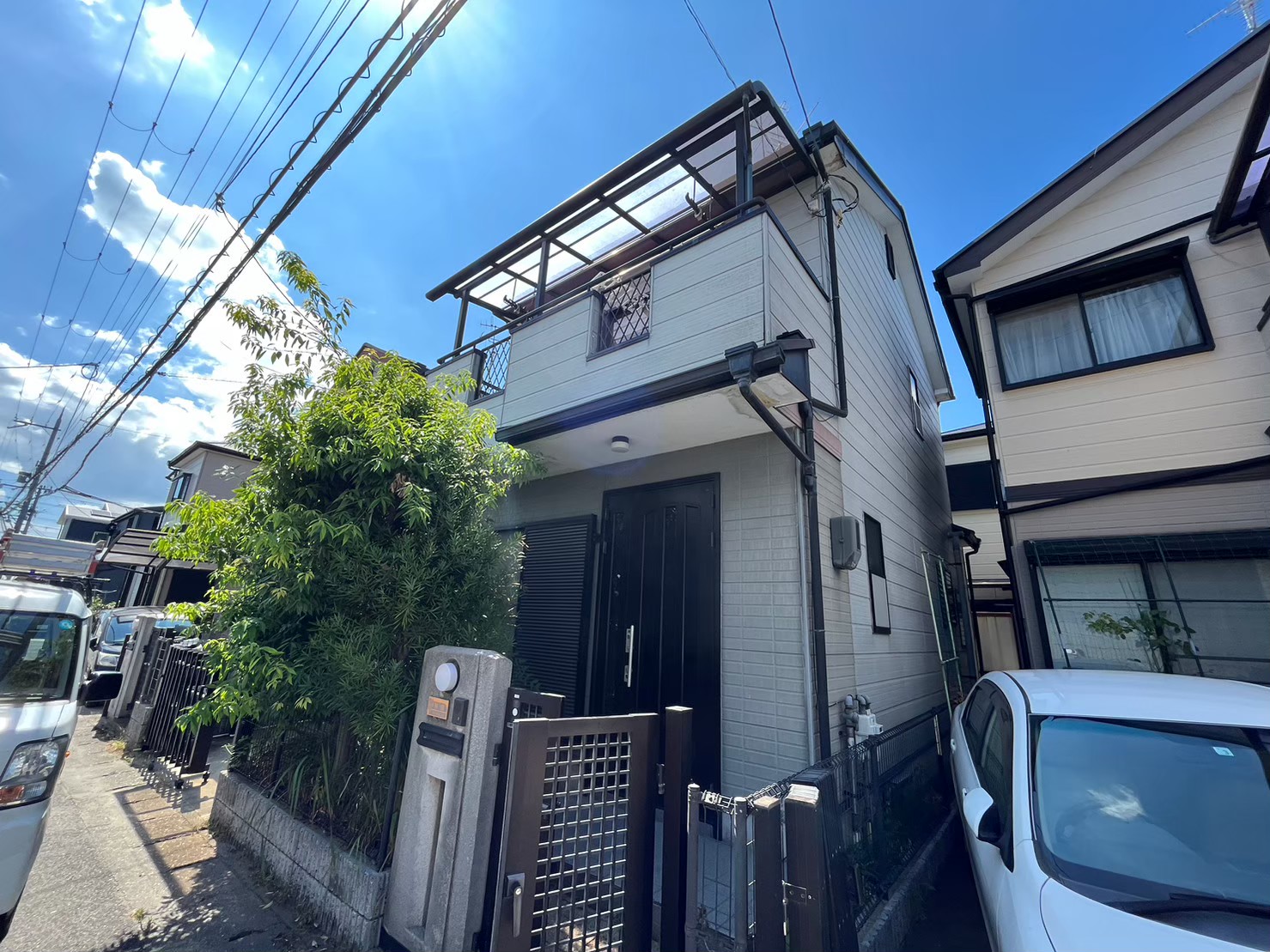 【草津市】スレート屋根割れと台風被害で屋根カバー工法のお見積り依頼！