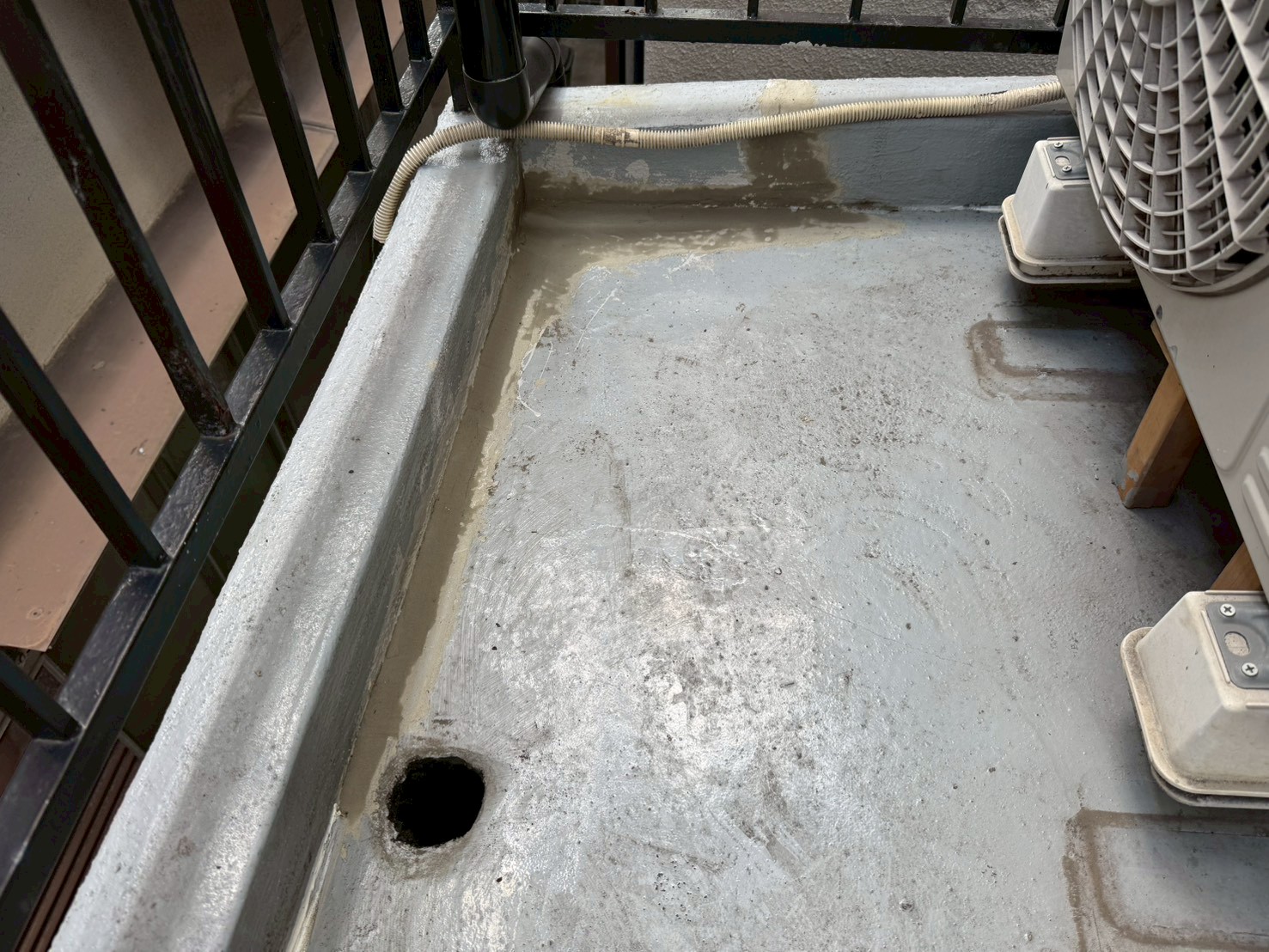 下地補修とクラック処理