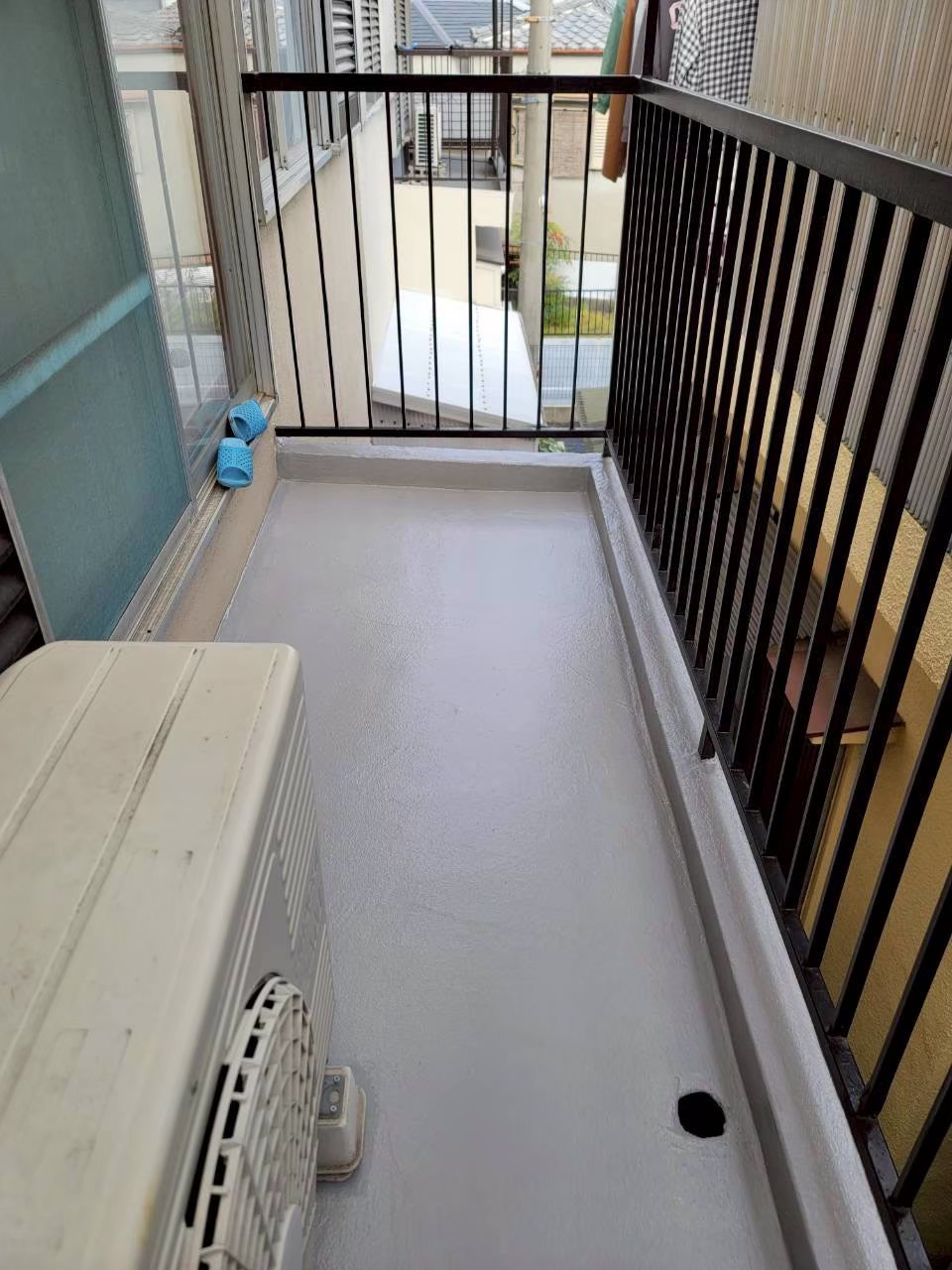 防水材の塗布（1層目）