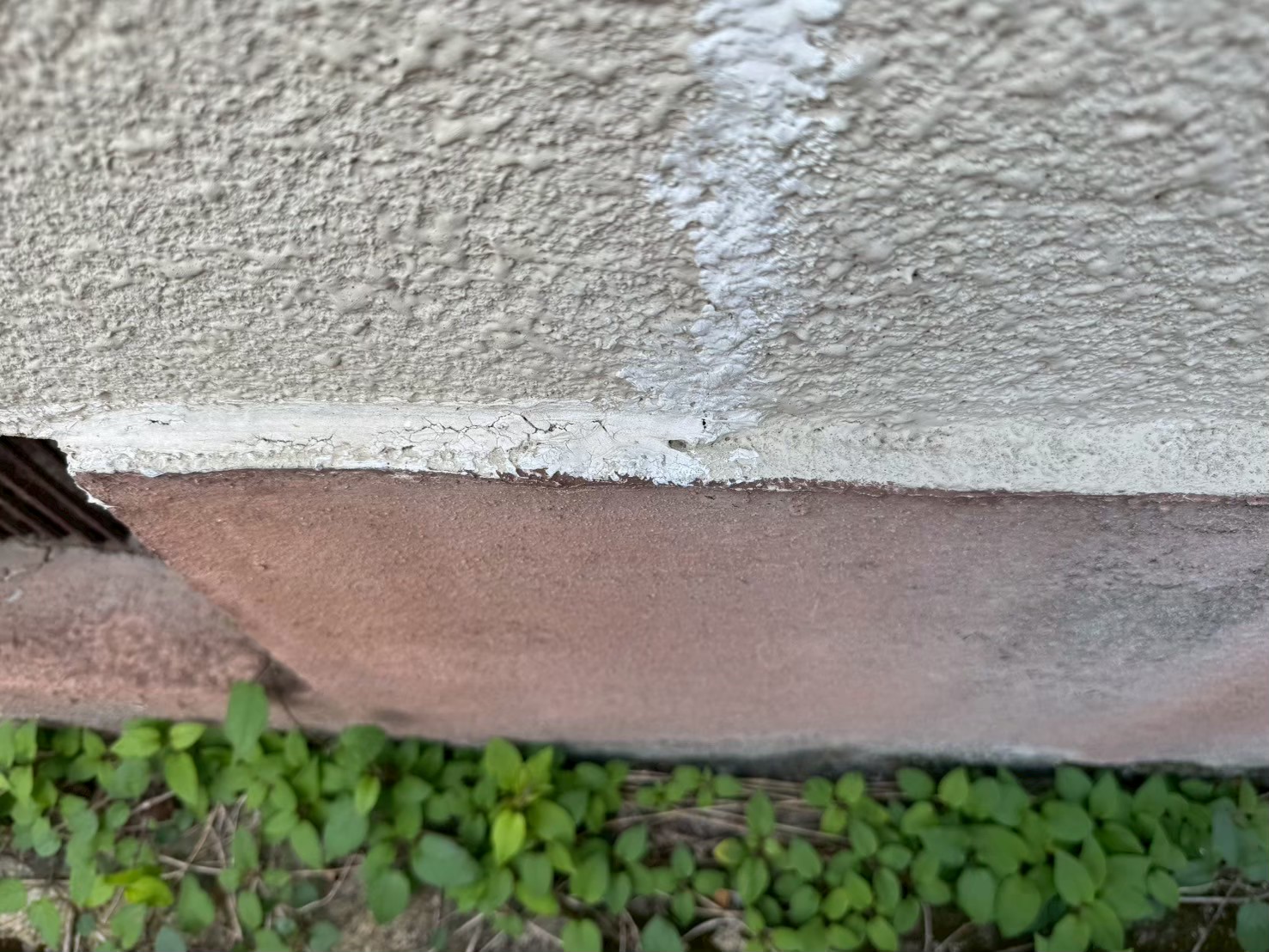 亀裂周辺の塗膜劣化