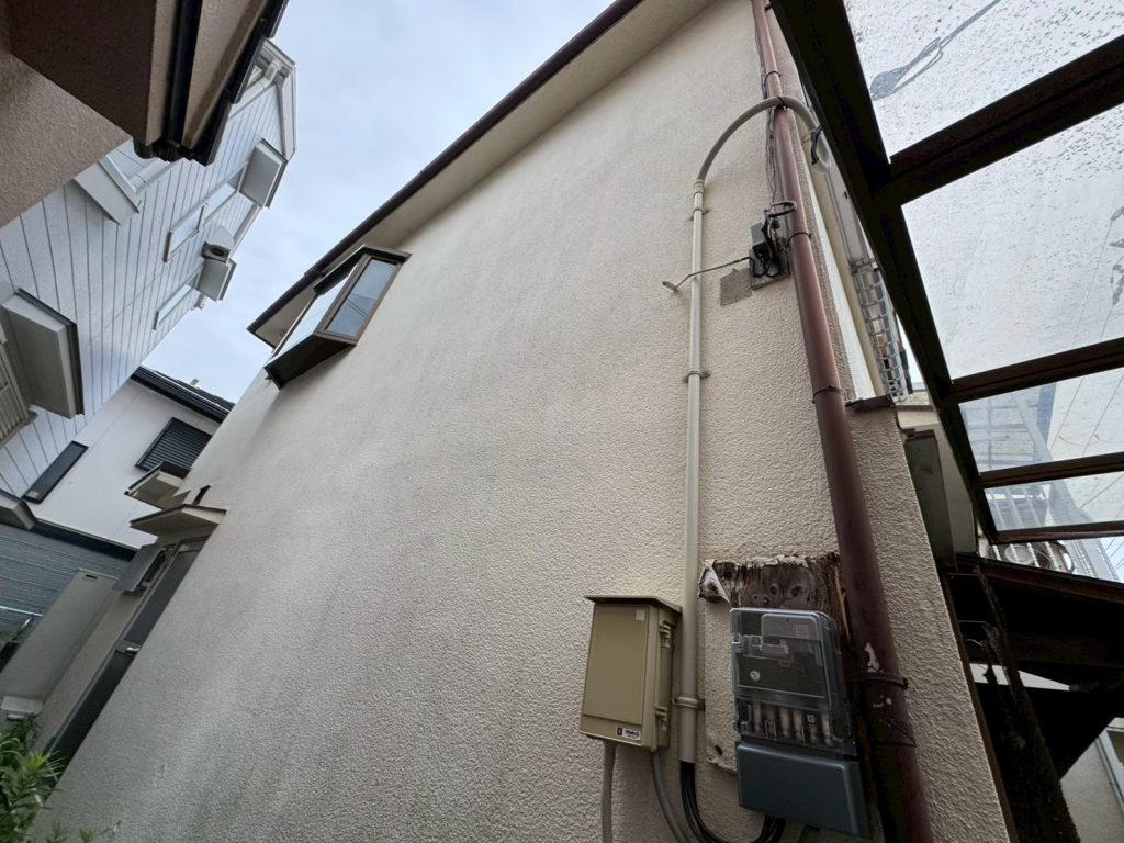 建物側面の外壁全景