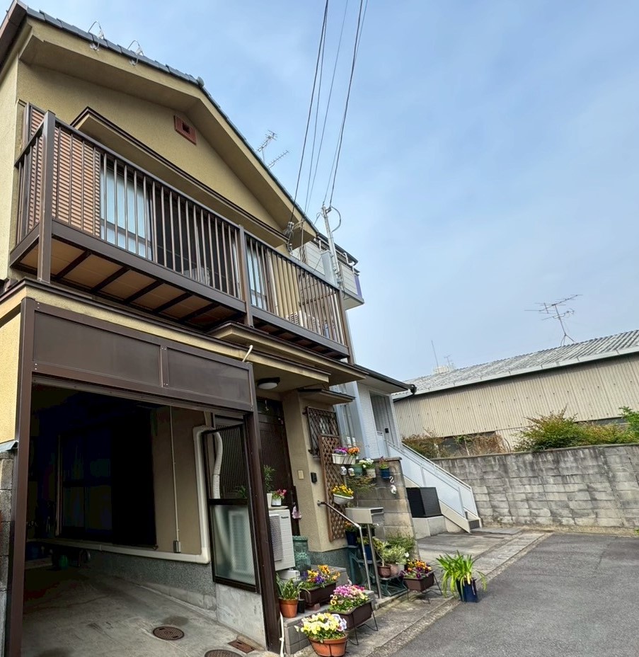 【大津市】雨漏り！瓦屋根と漆喰の劣化補修が必要な状態とは？