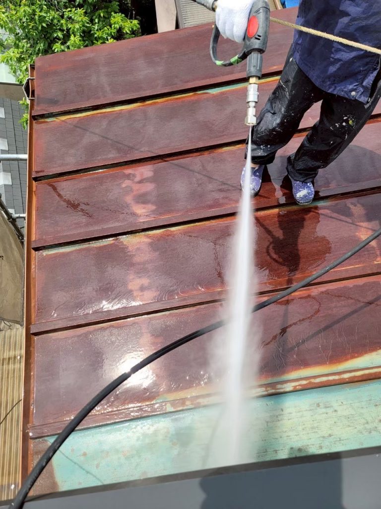 屋根の高圧洗浄