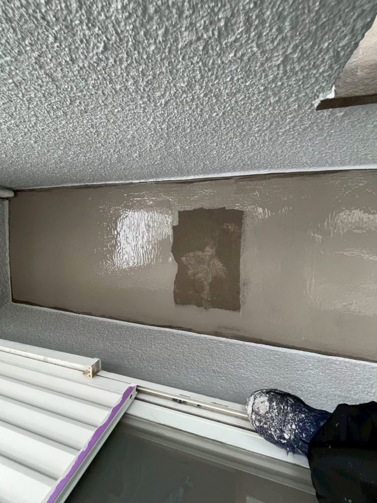ベランダ防水施工中