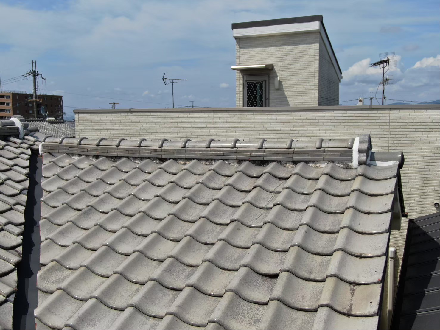 野洲市の屋根漆喰補修—現地調査から詰め直し工事までの流れ
