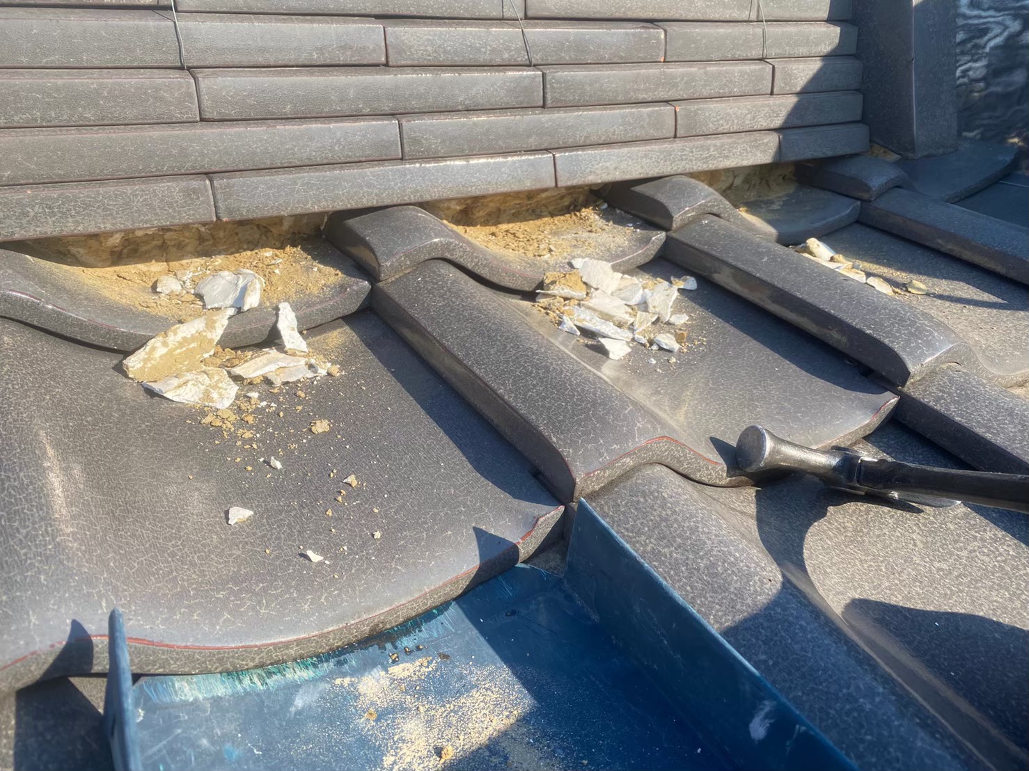 漆喰撤去後の清掃と調整