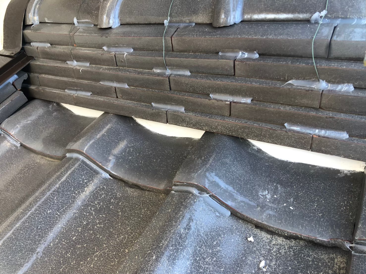 新しい漆喰の充填と仕上げ