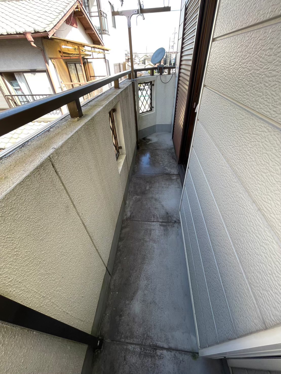 【野洲市】築28年ベランダ床の浮き・防水劣化を現地調査｜劣化の原因と工事費用・見積もりのご案内